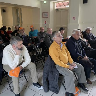 L'assemblée commence à trouver le temps long .....